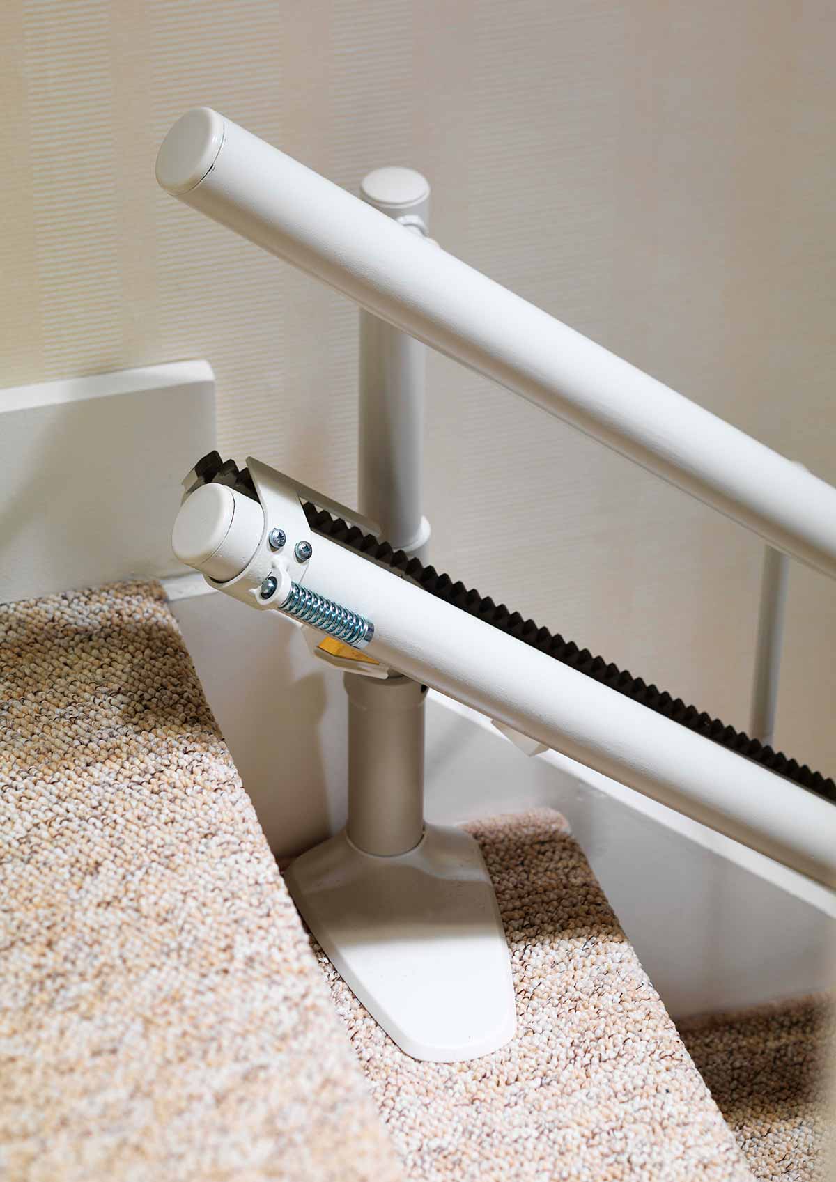 Tipos de Rieles para Sillas Salvaescaleras | Stannah
