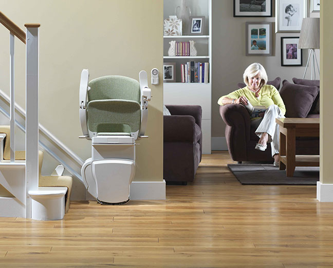 ascensor de silla para escaleras con asiento plegable