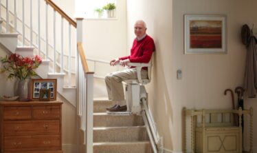 Salvaescaleras de interior Stannah Siena para escaleras curvas