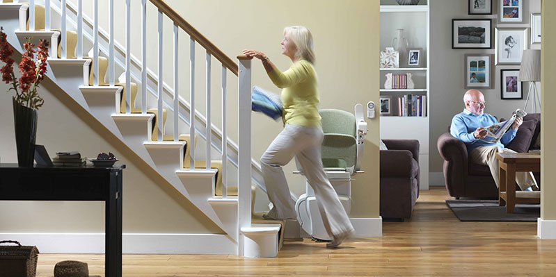 Como Subir A Una Persona Mayor Por Las Escaleras